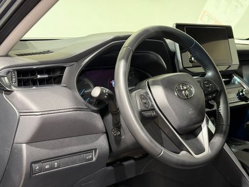 Certified 2023 Toyota Venza LE AWD/4WD image 17