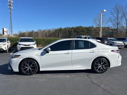 Used 2022 Toyota Camry SE w/ Convenience Package image 8