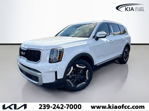 Used 2025 Kia Telluride EX w/ EX Captain's Chair Package image 1