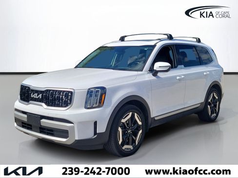 Used 2024 Kia Telluride EX w/ EX Captain's Chair Package AWD/4WD image 3