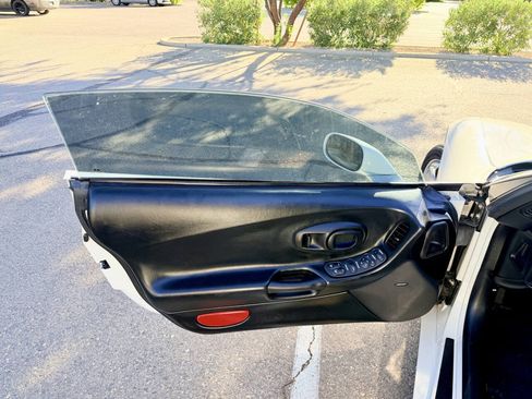 Used 2002 Chevrolet Corvette Convertible w/ Preferred Equipment Group2 RWD image 13
