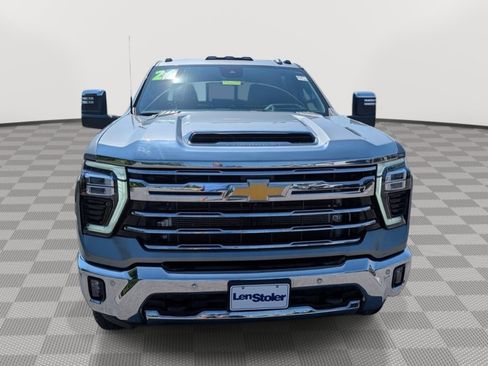 Used 2026 Chevrolet Silverado 3500 LTZ w/ LTZ Premium Package AWD/4WD image 8