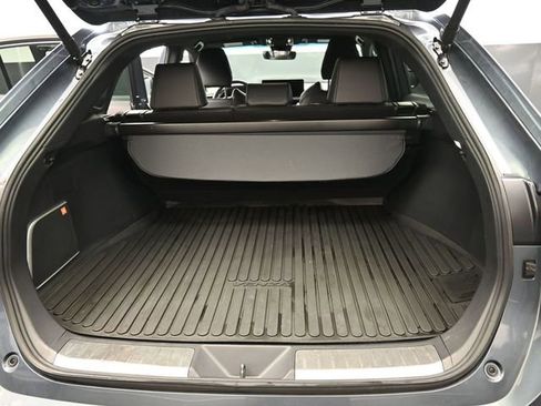 Used 2024 Toyota Venza XLE image 19