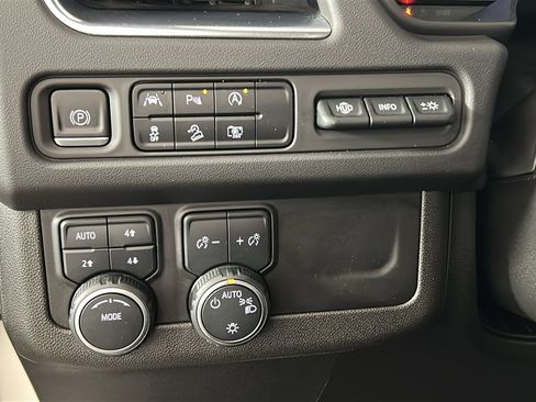 Used 2023 Chevrolet Tahoe High Country AWD/4WD image 23