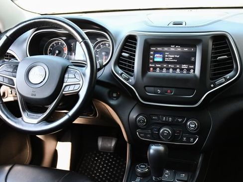 Used 2020 Jeep Cherokee Latitude Plus w/ Cold Weather Group AWD/4WD image 2