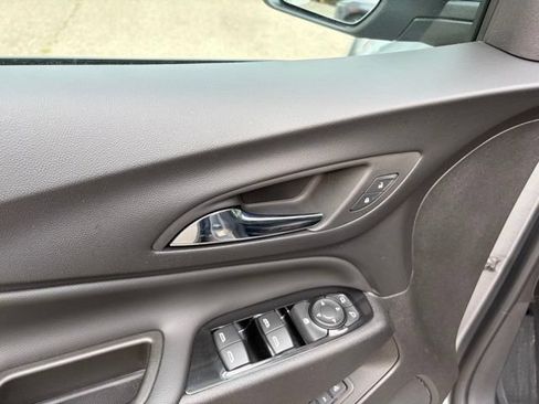 Used 2023 Chevrolet Equinox Premier FWD image 13