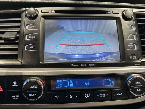 Used 2019 Toyota Highlander XLE AWD/4WD image 13