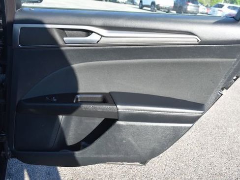 Used 2017 Ford Fusion SE w/ Fusion SE Technology Package FWD image 39