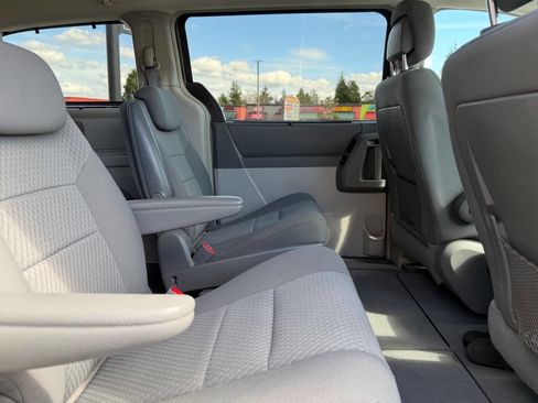 Used 2010 Chrysler Town & Country Touring w/ Entertainment Group #2 image 21