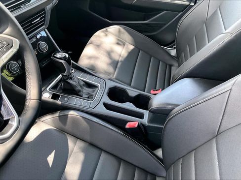 Used 2022 Volkswagen Jetta SE FWD image 17