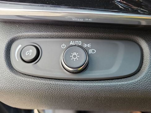 Certified 2024 Buick Envista Sport Touring w/ Convenience I Package image 20