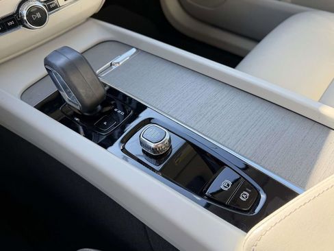 Used 2023 Volvo XC60 B5 Plus w/ Climate Package image 6