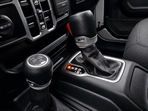 Used 2023 Jeep Wrangler Unlimited w/ Cold Weather Group AWD/4WD image 28
