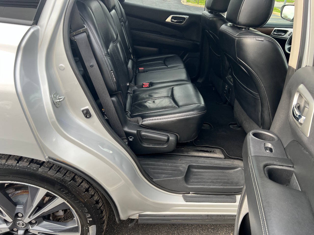 Used 2018 Nissan Pathfinder Platinum AWD/4WD image 28