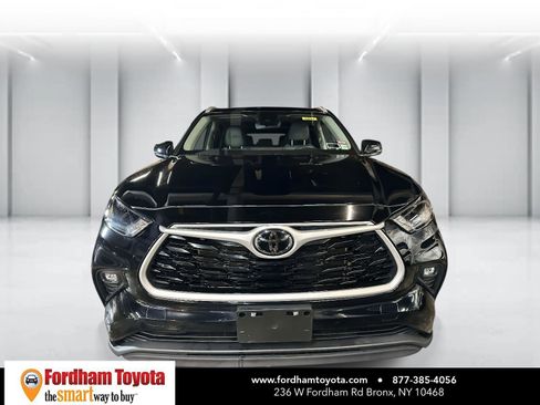 Used 2023 Toyota Highlander XLE image 7