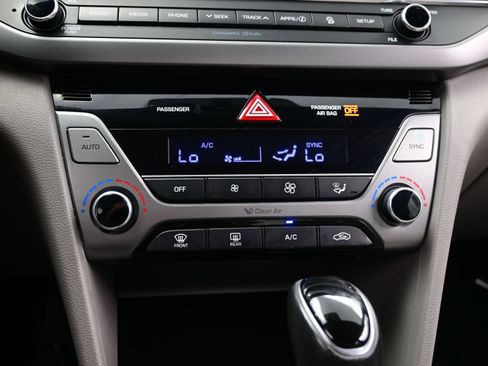 Used 2017 Hyundai Elantra Limited FWD image 18