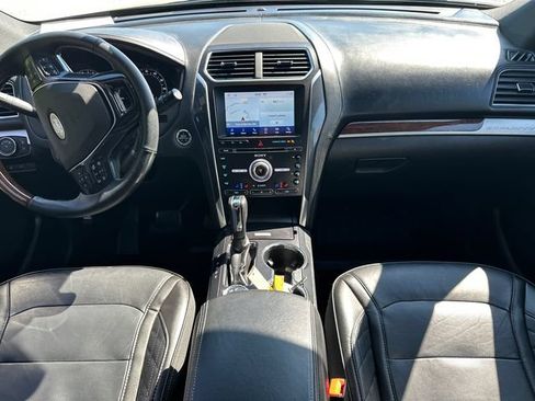 Used 2018 Ford Explorer Platinum AWD/4WD image 24