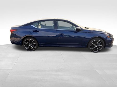 Used 2024 Nissan Altima 2.5 SR FWD image 8