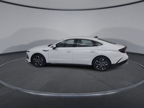 Used 2025 Hyundai Sonata SEL FWD image 10