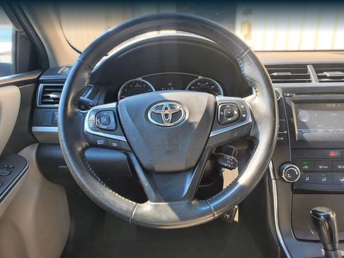 Used 2017 Toyota Camry SE w/ Moonroof Package FWD image 39
