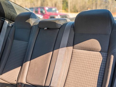 Used 2019 Dodge Charger SXT image 23