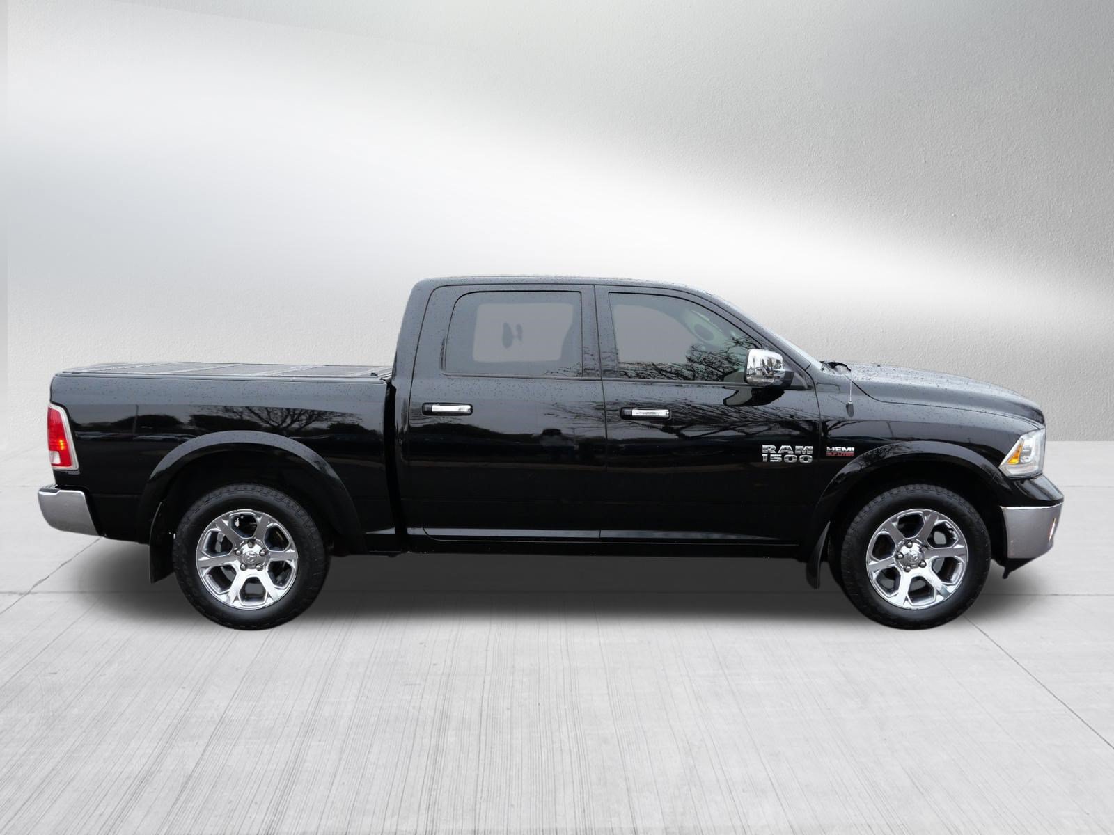 Used 2015 RAM 1500 Laramie w/ Convenience Group AWD/4WD image 8