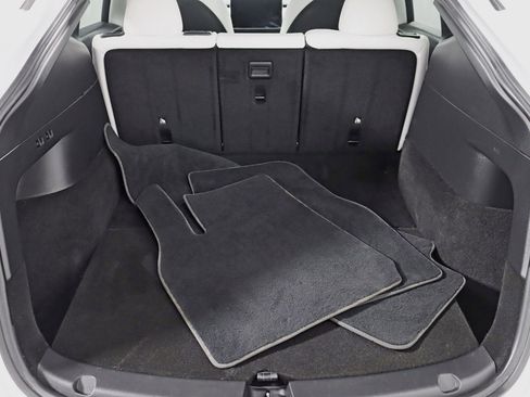 Used 2022 Tesla Model Y Performance image 38