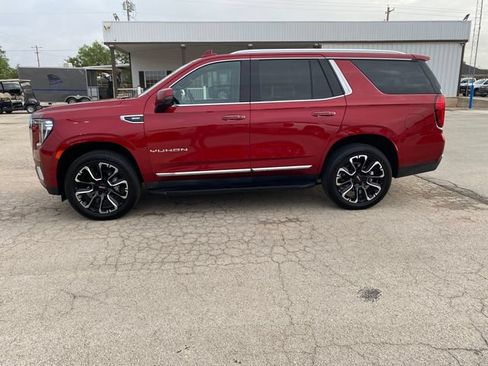 Used 2022 GMC Yukon SLT w/ SLT Premium Package AWD/4WD image 3