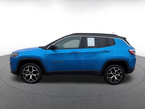 Used 2025 Jeep Compass Limited image 9