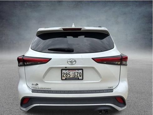 Used 2022 Toyota Highlander XSE FWD image 9