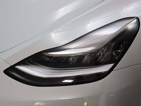 Used 2023 Tesla Model Y Long Range image 17