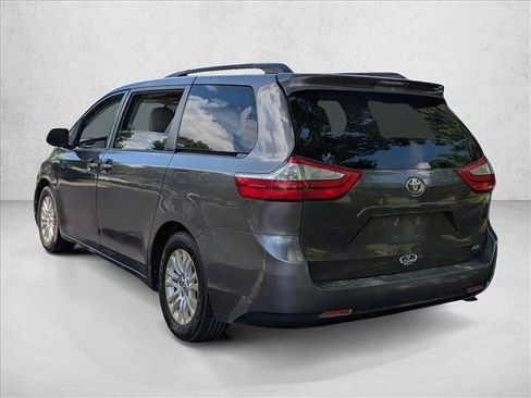 Used 2016 Toyota Sienna XLE FWD image 8