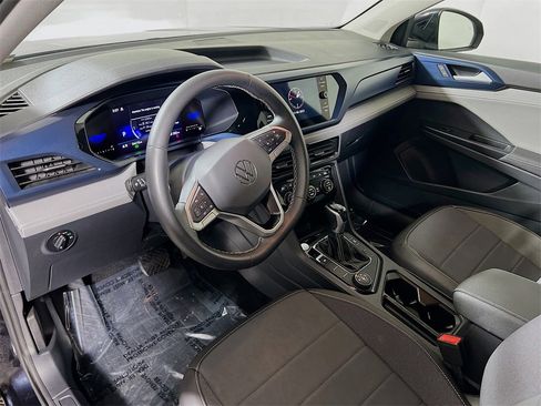 Used 2024 Volkswagen Taos SE image 10