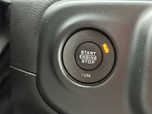 Used 2022 Jeep Gladiator Sport image 28