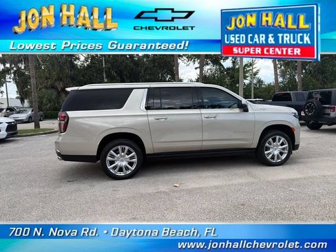 Used 2023 Chevrolet Suburban High Country AWD/4WD image 15