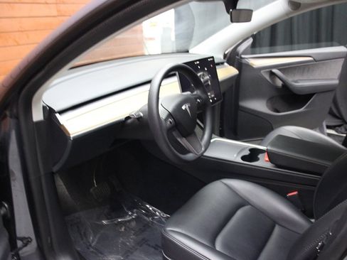 Used 2023 Tesla Model Y Long Range image 23