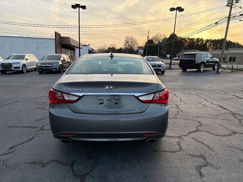 Used 2011 Hyundai Sonata SE w/ Navigation & Sunroof Pkg 4 image 4