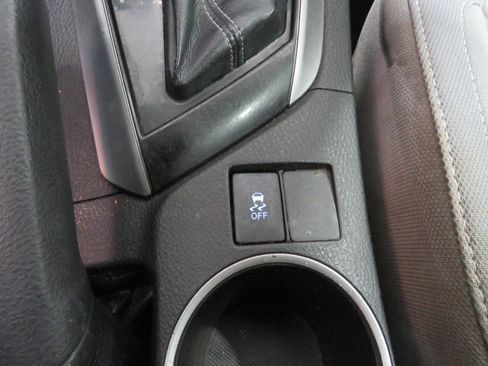 Used 2015 Toyota Corolla LE FWD image 19