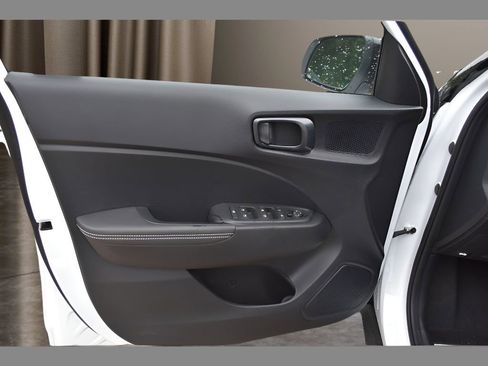 New 2025 Hyundai Venue Limited FWD image 16
