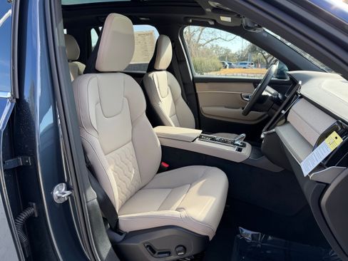 New 2026 Volvo XC90 T8 Plus w/ Protection Package Premier image 8