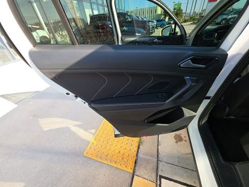 Used 2023 Volkswagen Tiguan SE image 21
