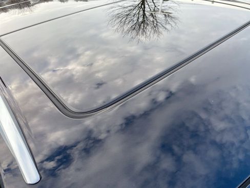 Certified 2023 Cadillac XT4 Luxury w/ Cold Weather Package image 9