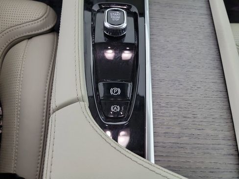 Certified 2024 Volvo XC90 T8 Ultimate w/ Protection Package Premier AWD/4WD image 35