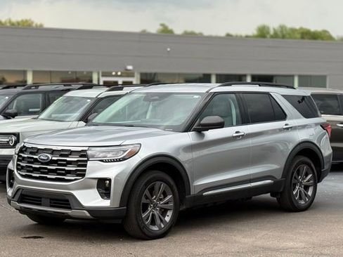 Used 2025 Ford Explorer Active w/ Active Comfort Package AWD/4WD image 37