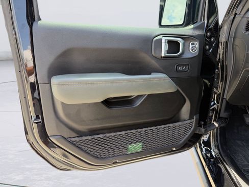Used 2025 Jeep Gladiator Mojave AWD/4WD image 12
