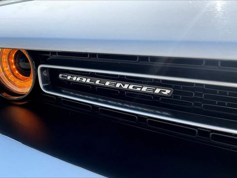 Used 2019 Dodge Challenger SXT RWD image 10