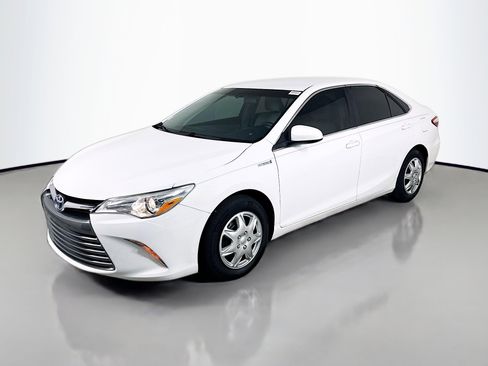 Used 2016 Toyota Camry LE image 4