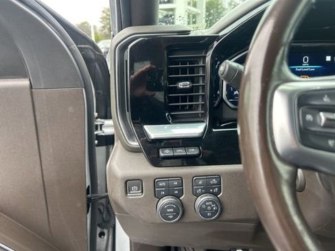 Used 2022 Chevrolet Silverado 1500 LTZ image 24