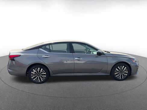 Used 2024 Nissan Altima 2.5 SV image 16