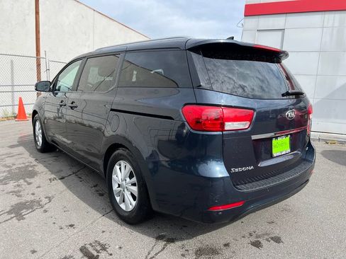 Used 2016 Kia Sedona LX w/ LX Convenience Package FWD image 6